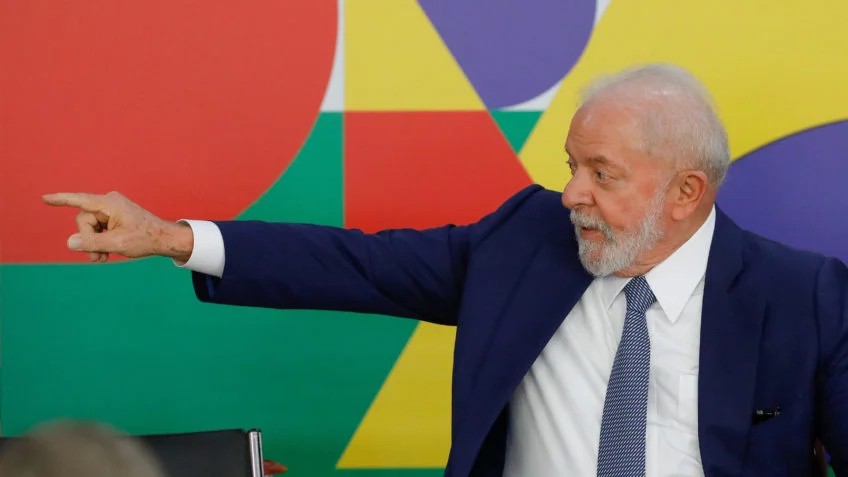 Sem citar nome de Milei, Lula deseja “boa sorte e êxito ao novo governo” na Argentina