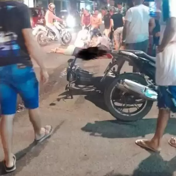 Batida entre duas motocicletas deixa mulher ferida em Capanema 