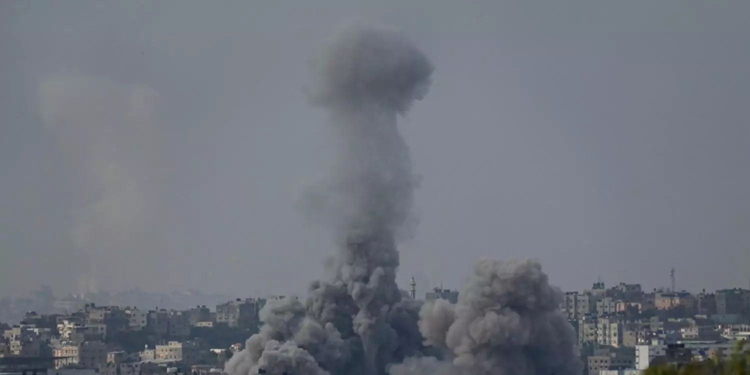 Tanques militares de Israel saem de Gaza após início da trégua com Hamas para libertação de reféns